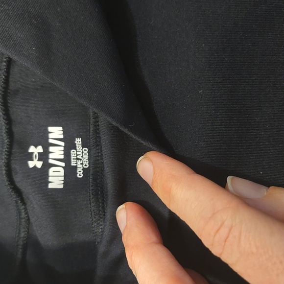Under Armour black mockneck cropped long-sleeved contour workout top, medium - Picture 3 of 5